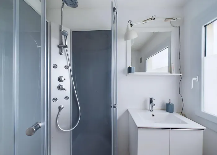 à 200m De La Plage, Pour 4 *