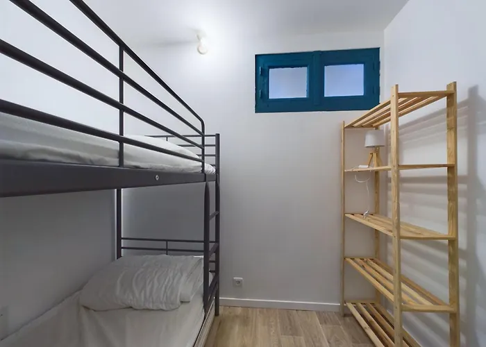 Appartement à 200m De La Plage, Pour 4 *