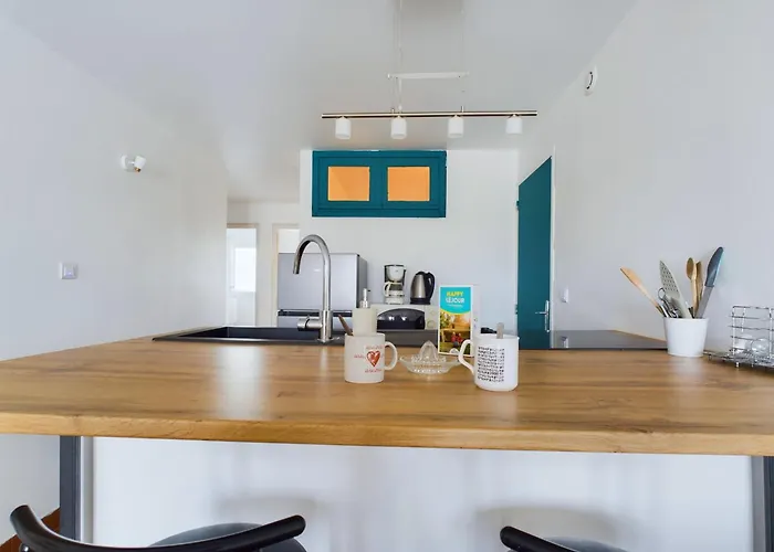 Appartement à 200m De La Plage, Pour 4 *